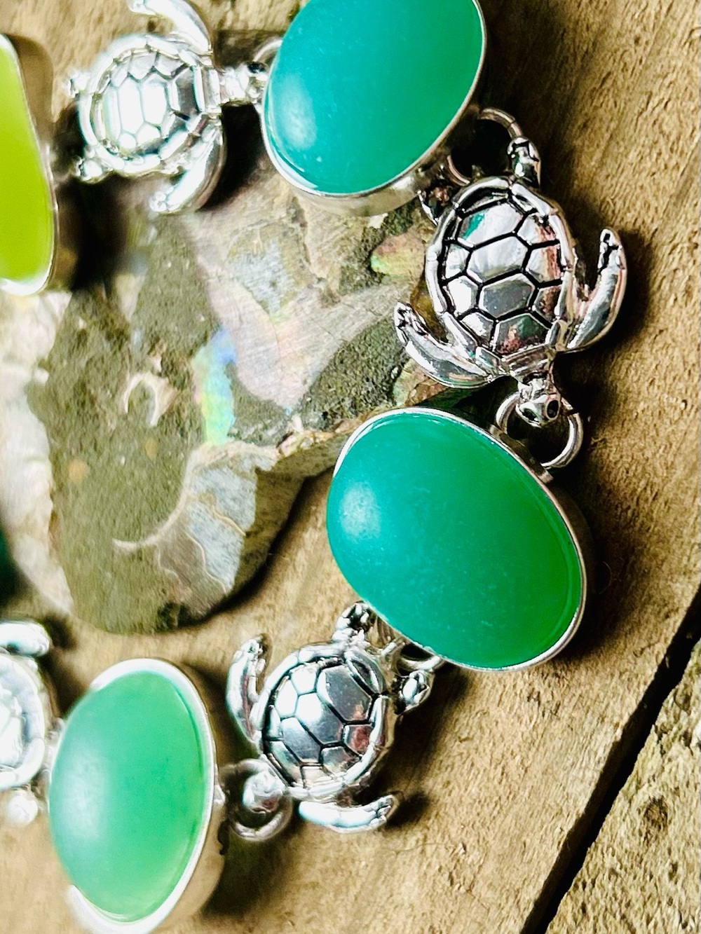 Sea Turtle Green cabochon glass-like stones Link Bracelet - Women Jewelry - Picture 4 of 7